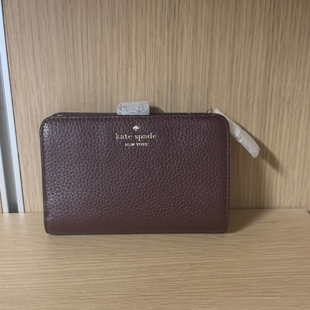 Beautiful Kate Spade Medium Compact Wallet